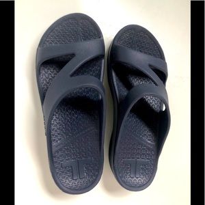TELIC Z strap therapeutic recovery slide sandal